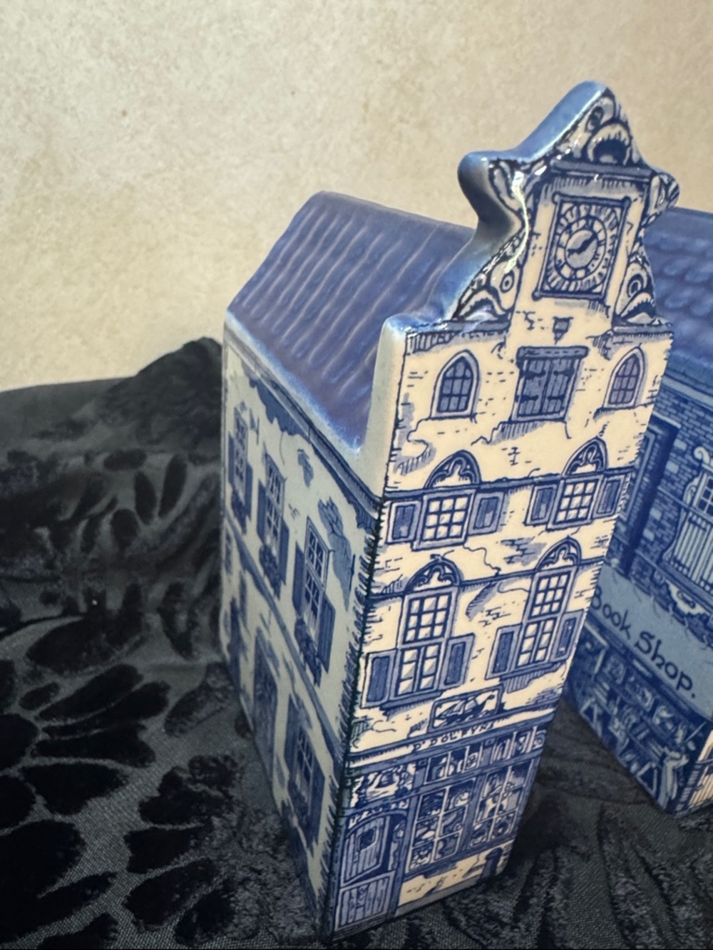 Vintage Blue and White Delft-Style Ceramic Dutch House Set - Picture 3 of 11